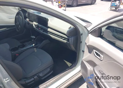 2025 Kia K4 Lxs z USA, uszkodzony, nr VIN 3KPFT4DE7SE064013